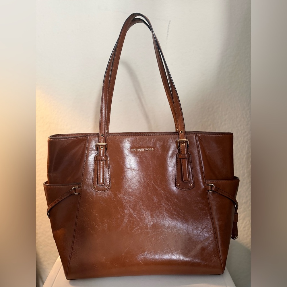 Michael Kors Chestnut Leather Tote
Good Condition